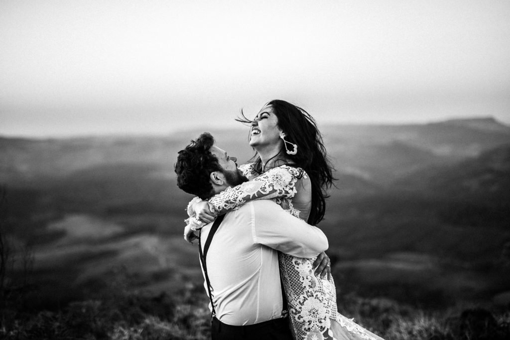 couple hugging in love in black and white