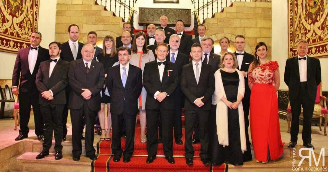 El Dr. Panno Galardonado con la Medalla de Oro del Foro Europeo CUM LAUDE