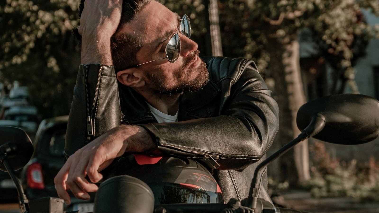 ¿El casco de la moto o las gorras aceleran la calvicie?